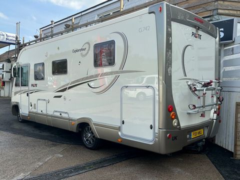 Pilote EXPLORATEUR Motorhome (2011) - Picture 2