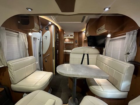 Pilote EXPLORATEUR Motorhome (2011) - Picture 5