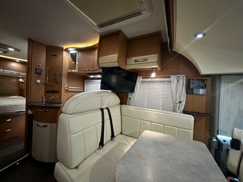 Pilote EXPLORATEUR Motorhome (2011) - Picture 7