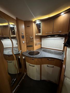 Pilote EXPLORATEUR Motorhome (2011) - Picture 8