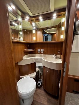 Carthago CHIC E-LINE I 58 QB Motorhome (2016) - Picture 11