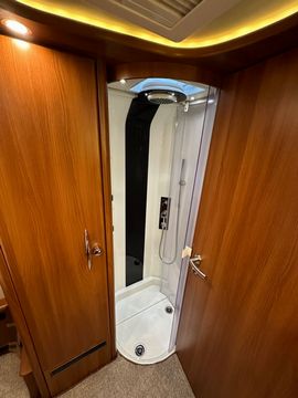 Carthago CHIC E-LINE I 58 QB Motorhome (2016) - Picture 12