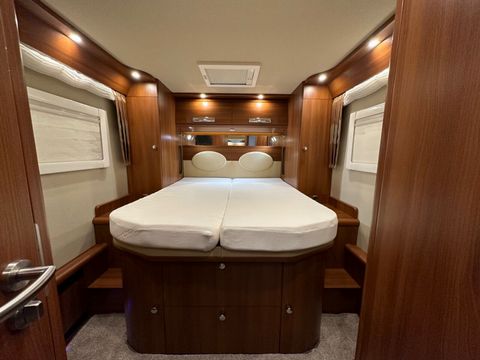 Carthago CHIC E-LINE I 58 QB Motorhome (2016) - Picture 9