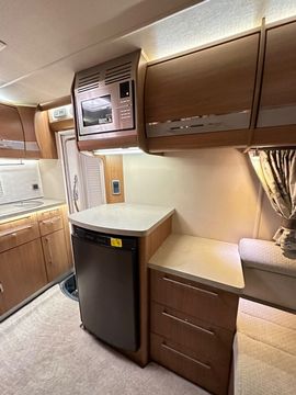 Auto Trail NAVAJO EK Motorhome (2016) - Picture 8