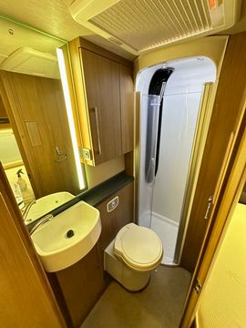 Auto Trail TRACKER FB Motorhome (2013) - Picture 11