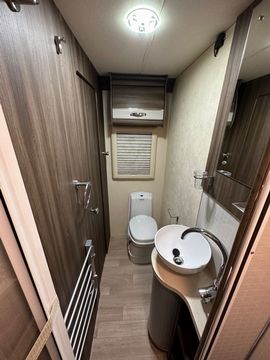 Auto Sleeper BURFORD DUO FB Motorhome (2017) - Picture 12