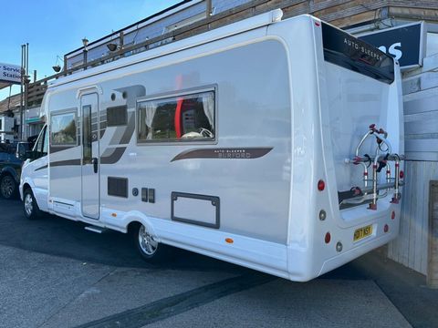 Auto Sleeper BURFORD DUO FB Motorhome (2017) - Picture 2