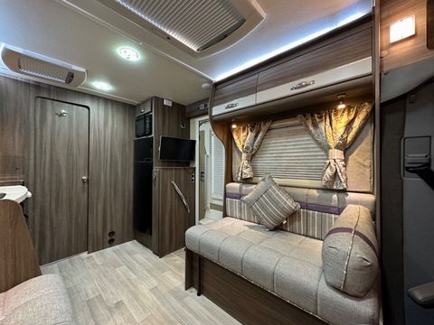 Auto Sleeper BURFORD DUO FB Motorhome (2017) - Picture 5