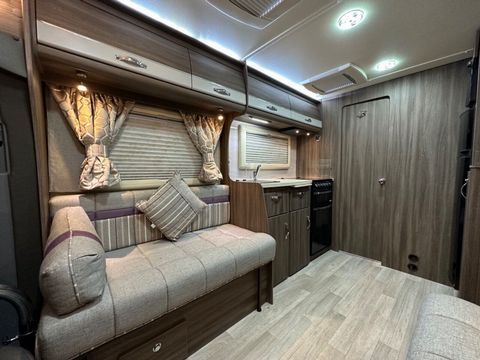 Auto Sleeper BURFORD DUO FB Motorhome (2017) - Picture 6