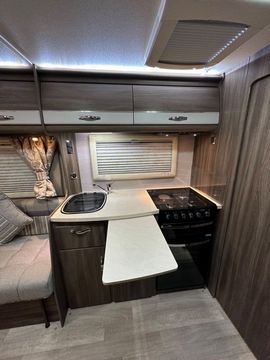 Auto Sleeper BURFORD DUO FB Motorhome (2017) - Picture 7