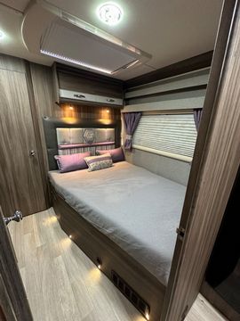 Auto Sleeper BURFORD DUO FB Motorhome (2017) - Picture 9