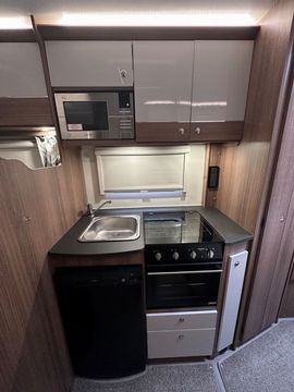 Bailey ADVANCE 76-4 Motorhome (2018) - Picture 13