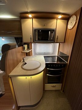 Swift BOLERO 684 FB Motorhome (2012) - Picture 8