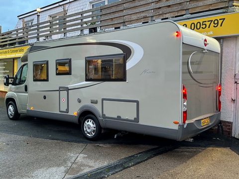 BURSTNER NEXXO T720 Motorhome (2014) - Picture 2