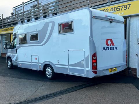 Adria  Motorhome (2008) - Picture 2