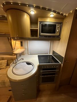 Bessacarr E560 Motorhome (2008) - Picture 8