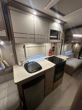 Compass AVENTGARDE 196 Motorhome (2021) - Picture 8