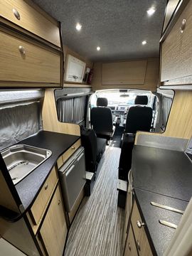 Danbury ROYALE Campervan (2019) - Picture 11