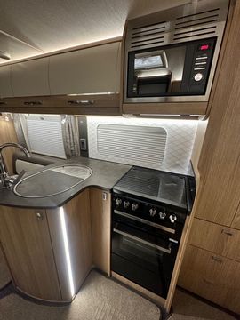 Auto Trail TRACKER EB Motorhome (2020) - Picture 9