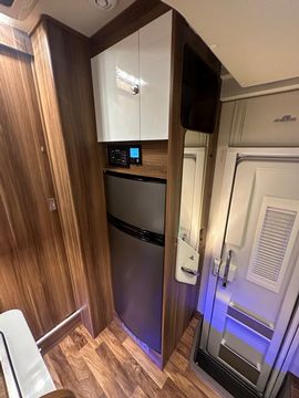 Roller Team T-LINE 740 Motorhome (2018) - Picture 10