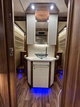 Roller Team T-LINE 740 Motorhome (2018) - Picture 11