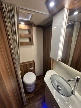 Roller Team T-LINE 740 Motorhome (2018) - Picture 13