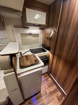 Roller Team T-LINE 740 Motorhome (2018) - Picture 8