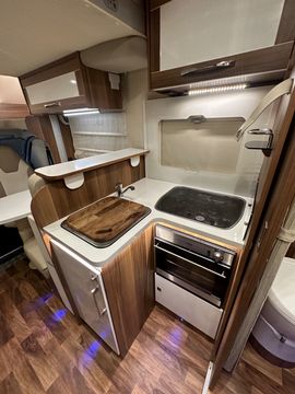 Roller Team T-LINE 740 Motorhome (2018) - Picture 9