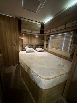 Bessacarr E582 Motorhome (2012) - Picture 10