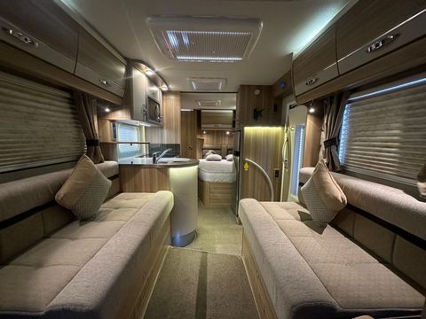 Bessacarr E582 Motorhome (2012) - Picture 5