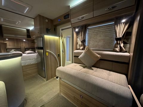 Bessacarr E582 Motorhome (2012) - Picture 6