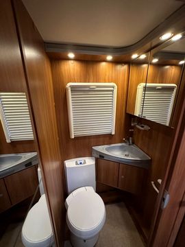 Dethleffs GLOBETROTTER XL-I7850 Motorhome (2011) - Picture 11