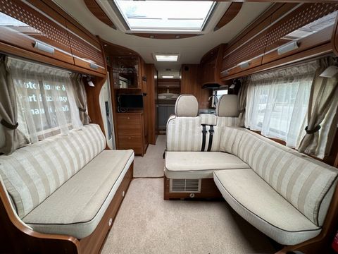 Dethleffs GLOBETROTTER XL-I7850 Motorhome (2011) - Picture 3