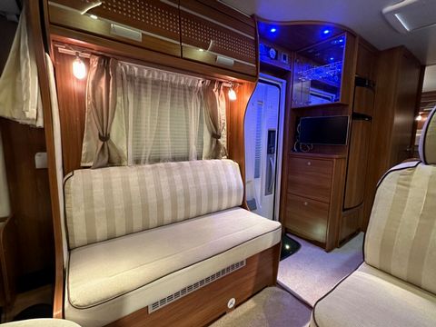 Dethleffs GLOBETROTTER XL-I7850 Motorhome (2011) - Picture 7