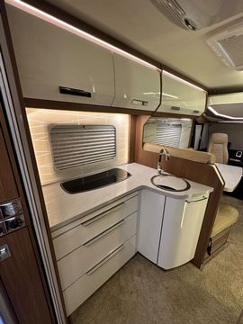 BURSTNER ELEGANGE I920G Motorhome (2017) - Picture 8