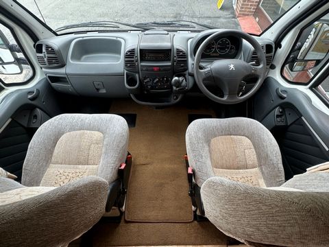 Autocruise STARQUEST EL Motorhome (2005) - Picture 3