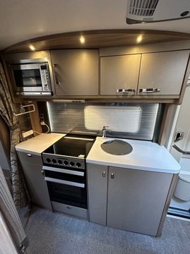 Swift Kon-tiki 679 Motorhome (2017) - Picture 8