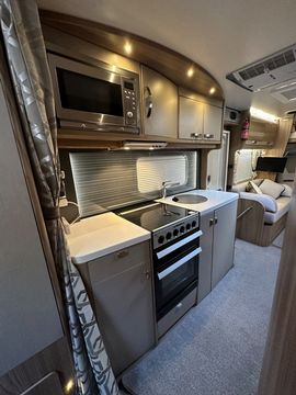 Swift Kon-tiki 679 Motorhome (2017) - Picture 9