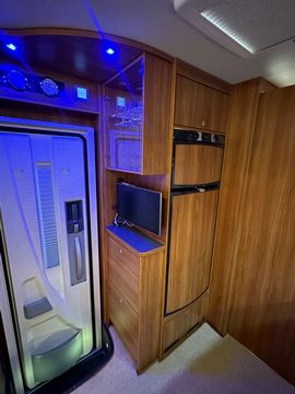 Dethleffs GLOBETROTTER XL-I7850 Motorhome (2011) - Picture 9