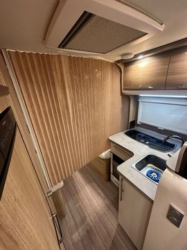 Knaus SKY TI 700 MEB Motorhome (2018) - Picture 9