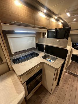 Knaus SKY TI 700 MEB Motorhome (2018) - Picture 8