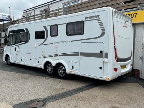 Dethleffs GLOBETROTTER XL-I7850 Motorhome (2011) - Picture 2