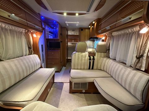 Dethleffs GLOBETROTTER XL-I7850 Motorhome (2011) - Picture 5