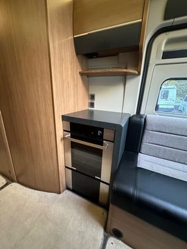 Auto Trail V-LINE 600 Motorhome (2013) - Picture 9