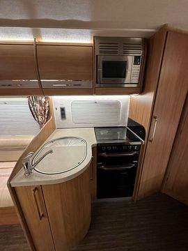 Auto Trail TRACKER FB Motorhome (2015) - Picture 11