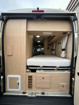 Auto Sleeper KINGHAM Campervan (2015) - Picture 16