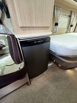 Auto Sleeper KINGHAM Campervan (2015) - Picture 9