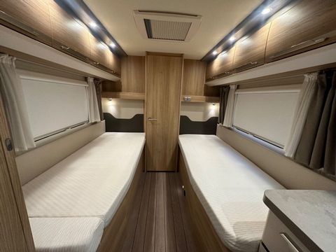 Knaus SKY TI 700 MEB Motorhome (2018) - Picture 12