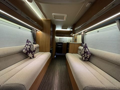 Auto Trail TRACKER EKS Motorhome (2015) - Picture 5