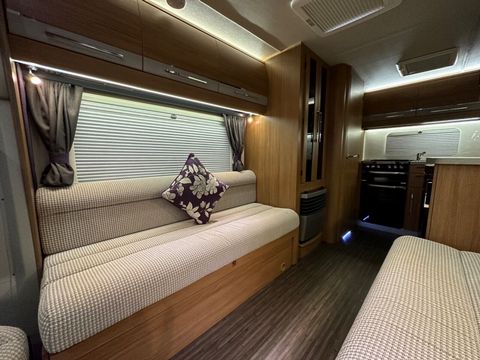 Auto Trail TRACKER EKS Motorhome (2015) - Picture 6